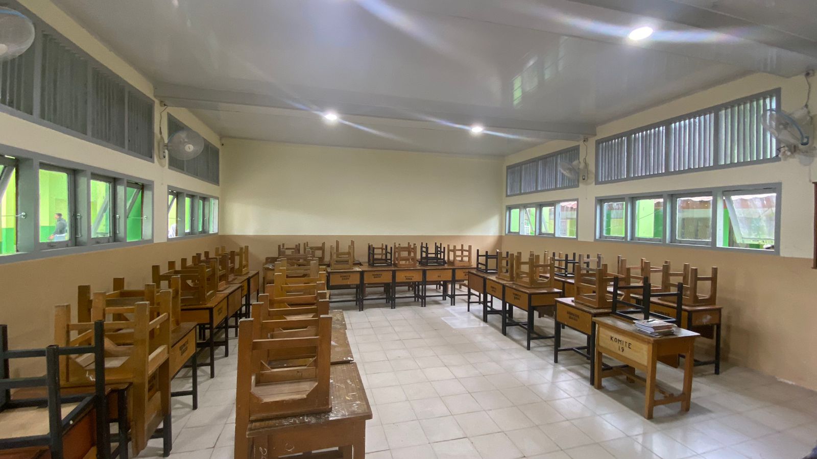 Inisiatif Kelas X E9 untuk Kebersihan di MAN 2 Kota Jambi