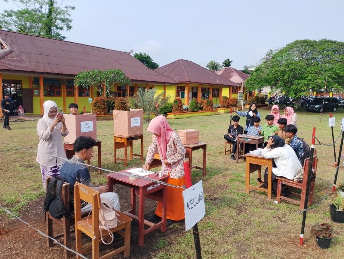 MAN 2 TEBO : Belajar Demokrasi Melalui Pemilu Ketua OSIM dan MPK. MAN 2 TEBO : Belajar Demokrasi Melalui Pemilu Ketua OSIM dan MPK.