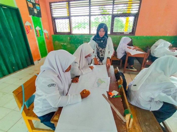 Pembelajaran IPS Kelas 8 MTsN 1 Bungo: Praktik Membuat Peta Kabupaten Bungo Pembelajaran IPS Kelas 8 MTsN 1 Bungo: Praktik Membuat Peta Kabupaten Bungo