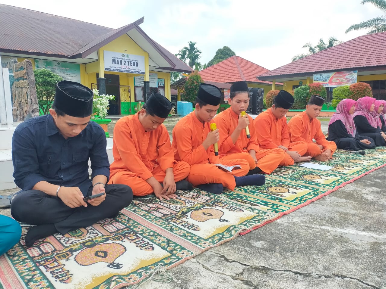 Jum'at Bershalawat Bersama MAN 2 Tebo Jum'at Bershalawat Bersama MAN 2 Tebo
