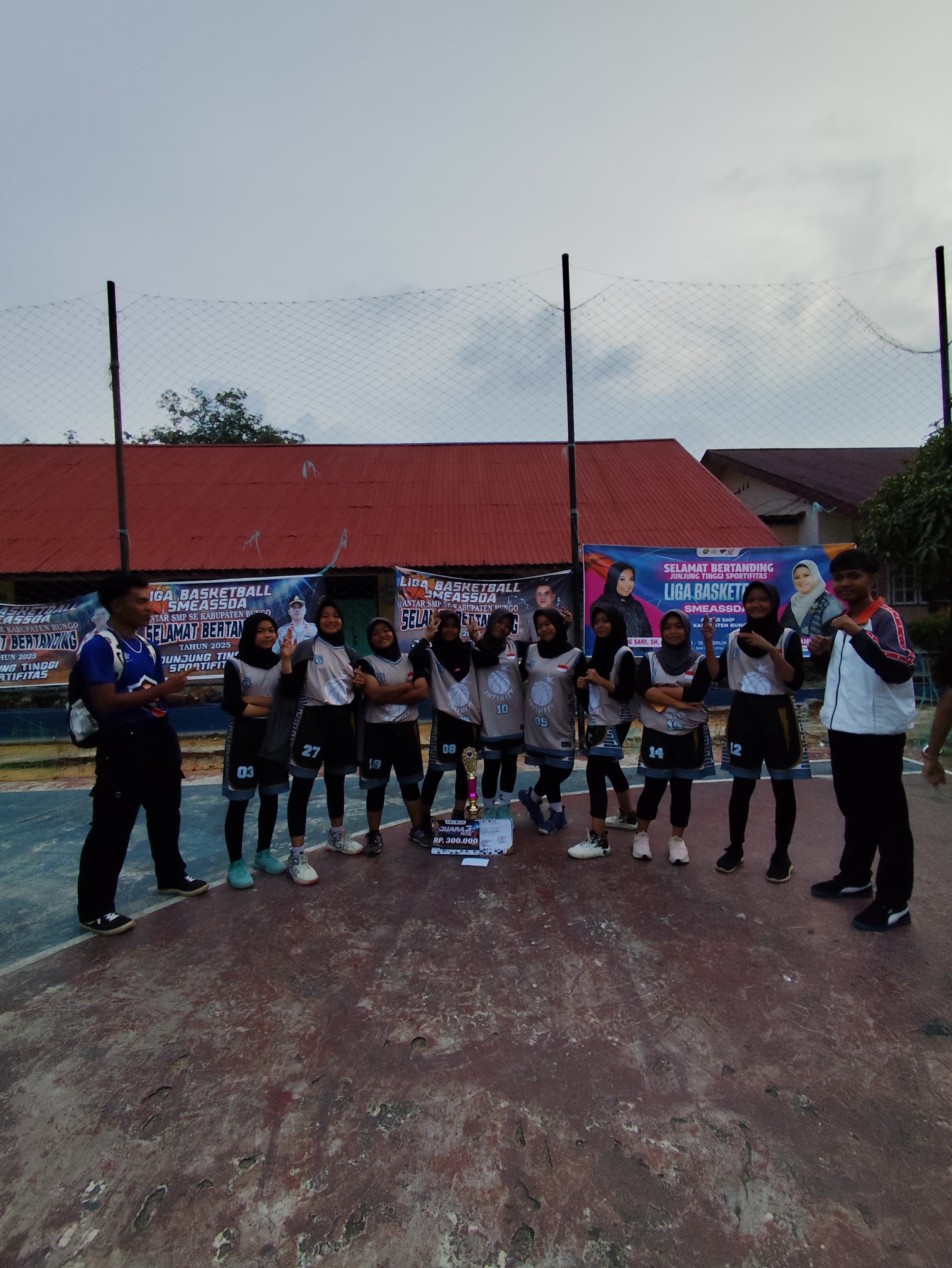 MTsN 2 BUNGO RAIH JUARA 3 TURNAMEN BASKET PUTRI MTsN 2 BUNGO RAIH JUARA 3 TURNAMEN BASKET PUTRI