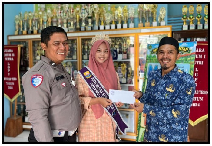 MTsN 1 Tebo Beri Dukungan dan Uang Saku bagi Siswa Perwakilan Wastra Batik Tingkat Nasional di Surabaya