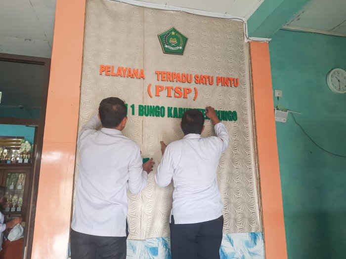 Perkuat Zona Integritas, MTsN 1 Bungo Benahi Ruang Kerja dan PTSP