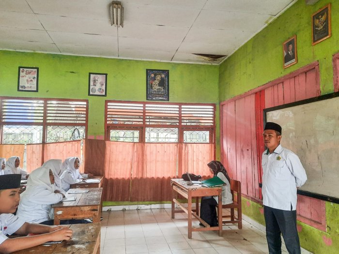 Madrasah Hadirkan Kepedulian, MTsN 1 Bungo Galang Simpati untuk Keluarga Peserta Didik yang Ditimpa Musibah Madrasah Hadirkan Kepedulian, MTsN 1 Bungo Galang Simpati untuk Keluarga Peserta Didik yang Ditimpa Musibah