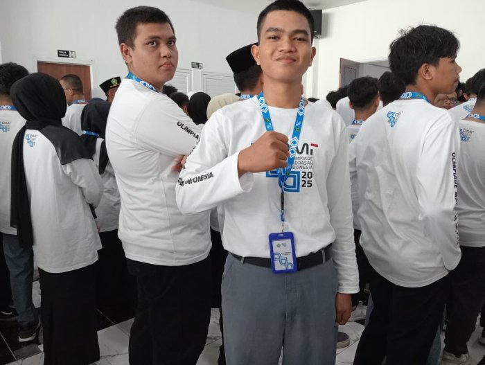 Khalifah Syukron Wakili Jambi di Olimpiade Madrasah Indonesia 2025 Cabang Fisika