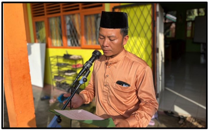 Penuh Kekhusyukan, Sodri, S.Hum. Pimpin Doa HUT Provinsi Jambi di MTsN 1 Tebo