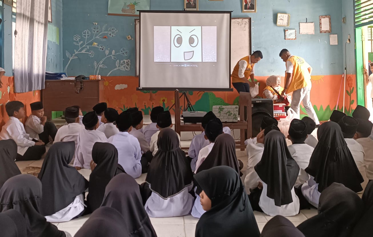 Yakult Meriahkan MATSAMA MIN 4 Tebo dengan Edukasi PHBS