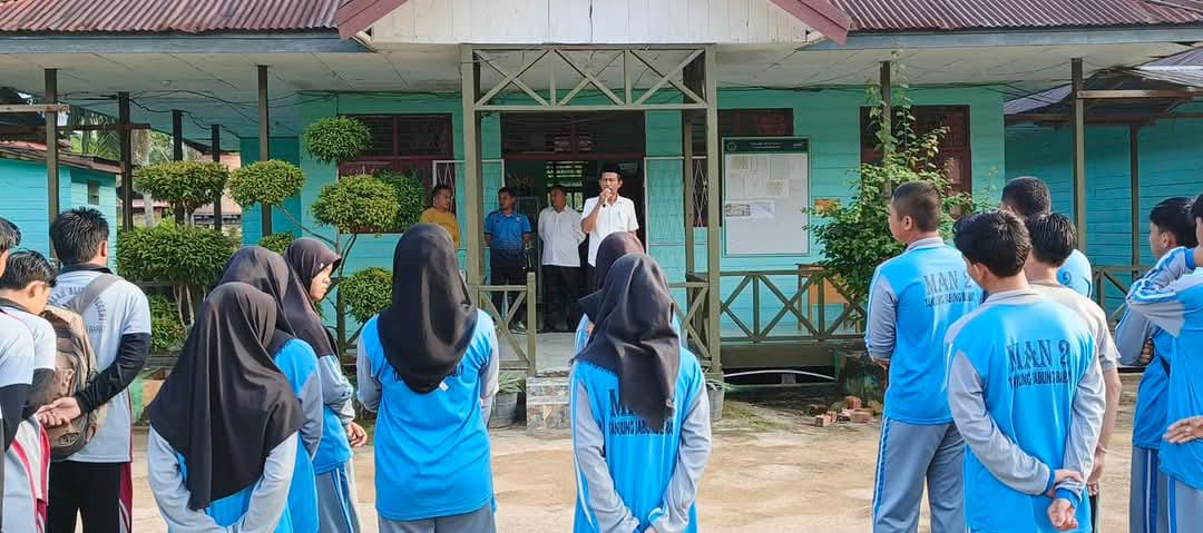 GOTONG ROYONG MENYAMBUT BULAN SUCI RAMADHAN GOTONG ROYONG MENYAMBUT BULAN SUCI RAMADHAN