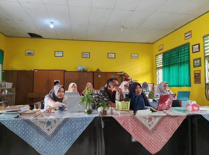 Tingkatkan Kompetensi Digital, Guru MTsN 4 Batang Hari Dalami Pemanfaatan AI dalam Pendidikan