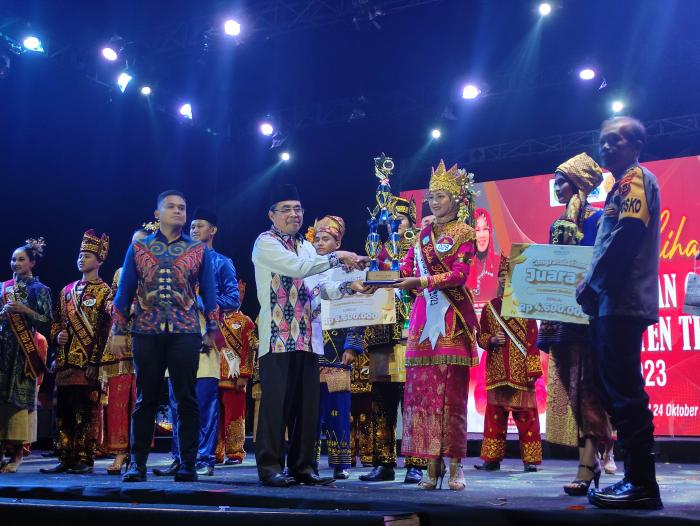 Malam Final Pemilihan Bujang Gadis Tebo 