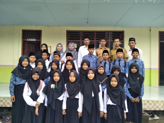 Apresiasi Kepala MI 026 Salafiyyah kepada 2 orang pengawas MIN 1 Tanjung Jabung Barat Apresiasi Kepala MI 026 Salafiyyah kepada 2 orang pengawas MIN 1 Tanjung Jabung Barat