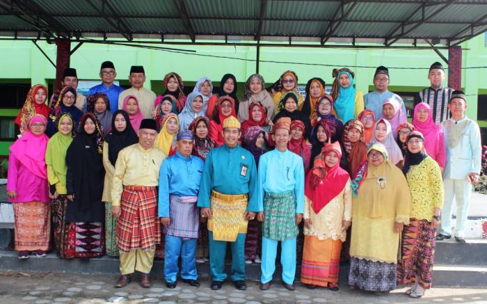 Civitas Akademika MAN 2 Kota Jambi Peringati Hari Kartini Civitas Akademika MAN 2 Kota Jambi Peringati Hari Kartini