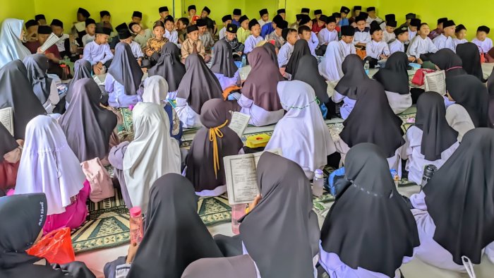 Suasana Khidmat Menyelimuti Tradisi Rutin Khataman Al-Quran dan Makan Bersama Menyambut Ramadhan di MIN 4 Tebo