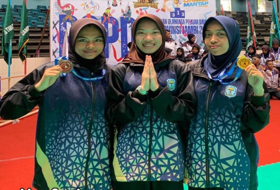 Sabet medali perunggu dan emas. Siswa MAN 1 Kerinci kembali torehkan Prestasi pada Pekan Olahraga Pelajar Daerah (POPDA) Sabet medali perunggu dan emas. Siswa MAN 1 Kerinci kembali torehkan Prestasi pada Pekan Olahraga Pelajar Daerah (POPDA)