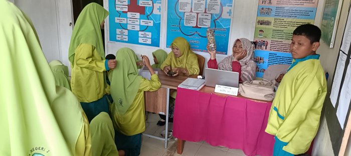 Anggota PMR MTsN 2 Bungo Lakukan Pemantapan Program Kerja di Ruang PMR