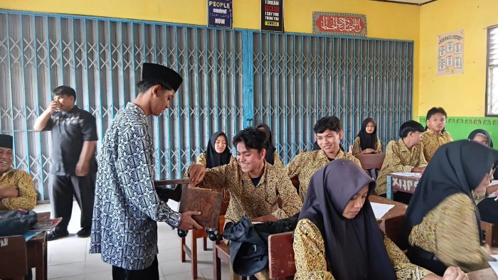 MAN 2 Tebo Galang Infak untuk Penguatan Karakter Siswa