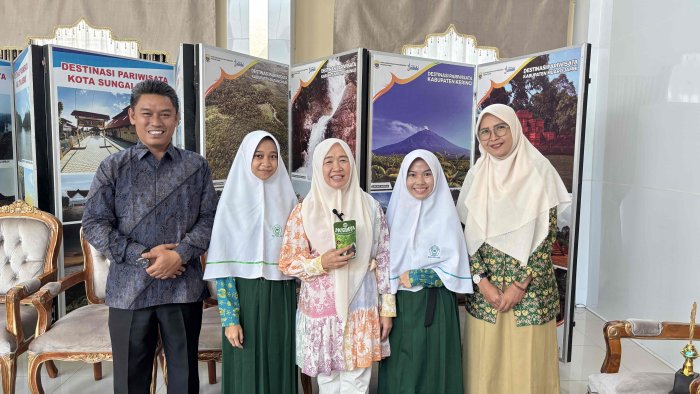 Ibu Gubernur Jambi Apresiasi Inovasi Mordiya Biscuit Karya Siswa MAN 2 Kota Jambi