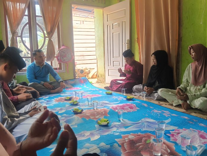 Wujud Kepedulian dan Kebersamaan, Keluarga Besar MAN 2 Bungo Takziah ke Rumah Ananda Maryam Marisa, Siswi Kelas X.A Wujud Kepedulian dan Kebersamaan, Keluarga Besar MAN 2 Bungo Takziah ke Rumah Ananda Maryam Marisa, Siswi Kelas X.A
