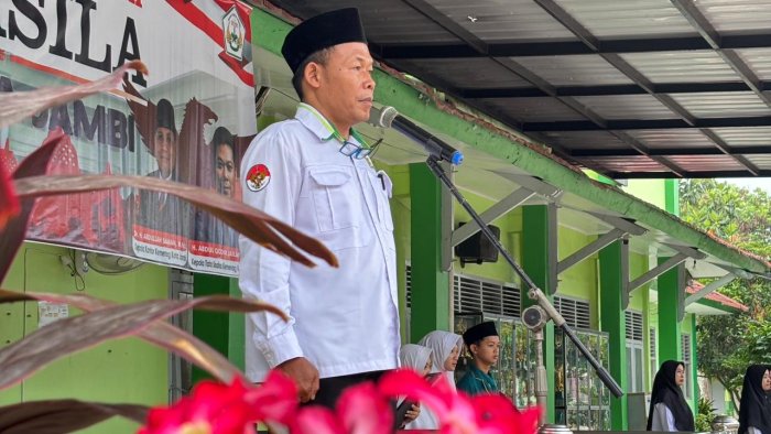 Wujud Syukur Bukan Hanya Ucapan, Tapi Inspirasi — Pesan Ali Imron di Upacara MAN 2 Kota Jambi Wujud Syukur Bukan Hanya Ucapan, Tapi Inspirasi — Pesan Ali Imron di Upacara MAN 2 Kota Jambi