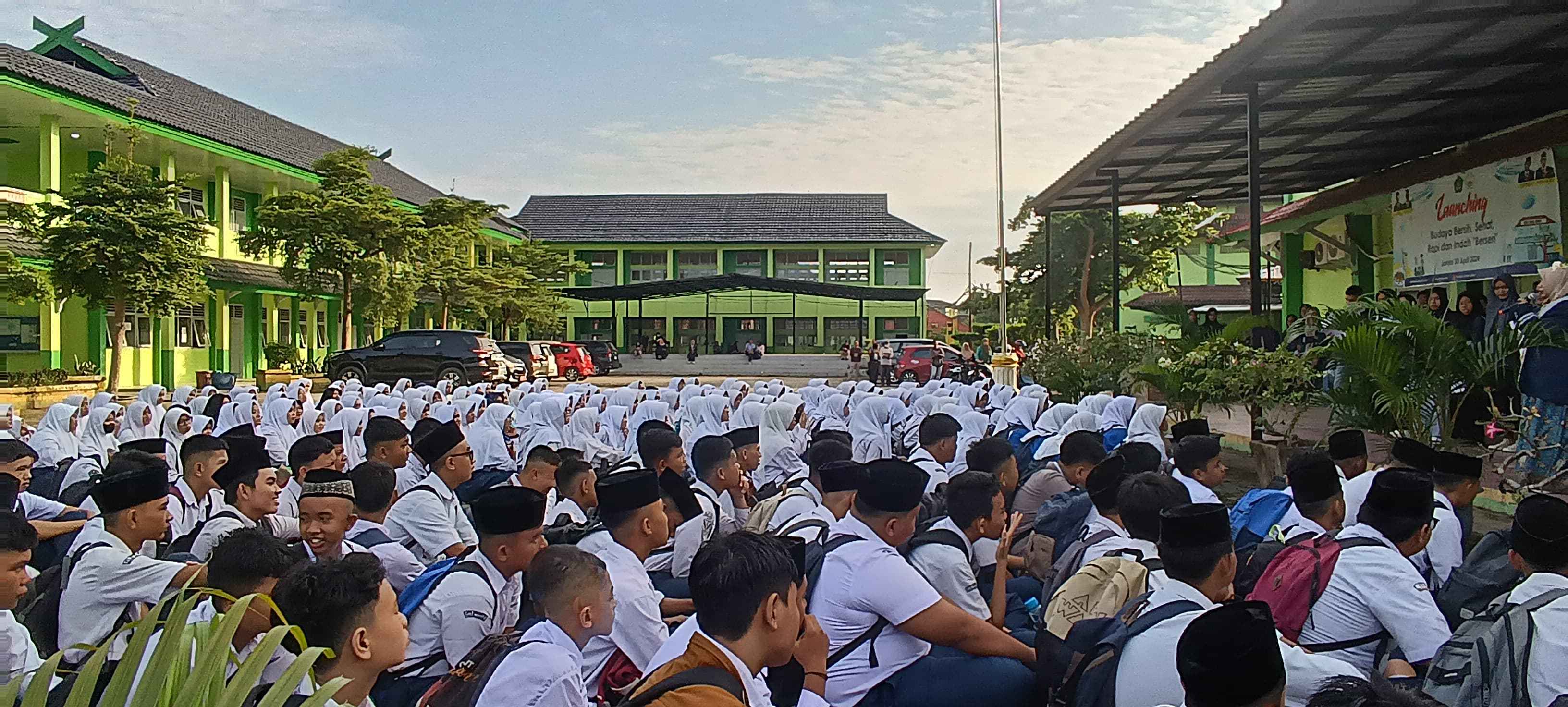 Siswa Baru Padati Lapangan Utama MAN 2 Kota Jambi