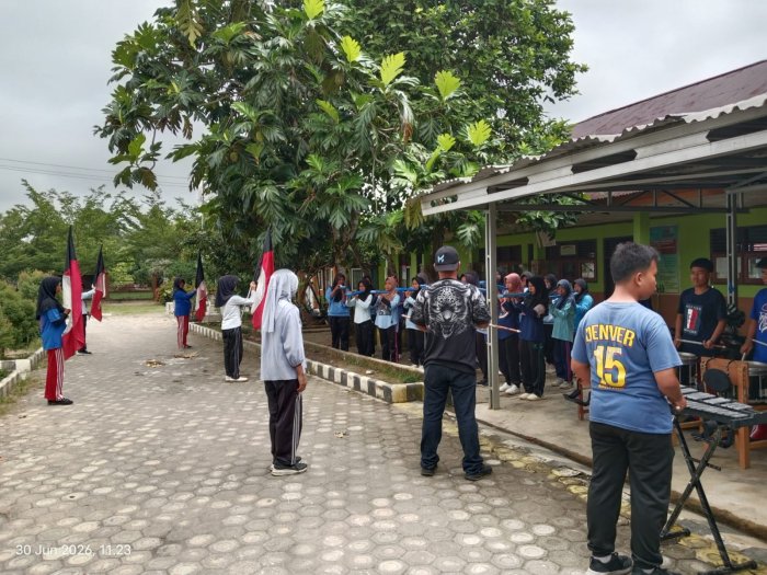 Isi Libur dengan Kegiatan Positif, Drumband MTsN 1 Bungo Tingkatkan Kemampuan Melalui Latihan Intensif Isi Libur dengan Kegiatan Positif, Drumband MTsN 1 Bungo Tingkatkan Kemampuan Melalui Latihan Intensif