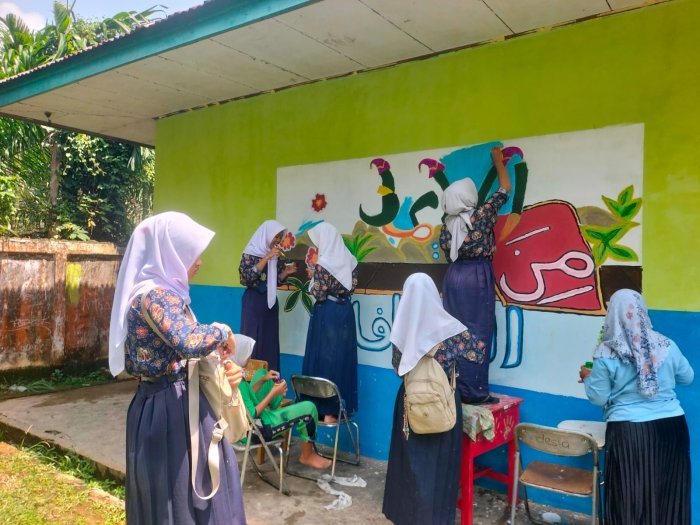 Kreativitas Tanpa Batas: Siswa MTsN 5 Tebo Dalami Seni Kaligrafi Kontemporer Kreativitas Tanpa Batas: Siswa MTsN 5 Tebo Dalami Seni Kaligrafi Kontemporer