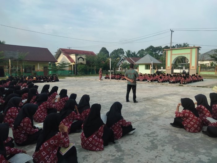 Laksanakan Pembiasaan Pagi : MTsN 1 Bungo Siap Menjadi Penghafal Al-Quran Laksanakan Pembiasaan Pagi : MTsN 1 Bungo Siap Menjadi Penghafal Al-Quran