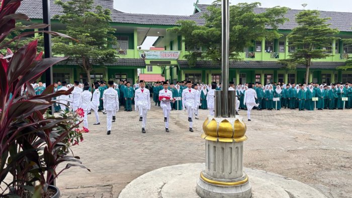 MAN 2 Kota Jambi Mulai Lakukan Persiapan Jelang Upacara Hari Guru Nasional 2025 MAN 2 Kota Jambi Mulai Lakukan Persiapan Jelang Upacara Hari Guru Nasional 2025