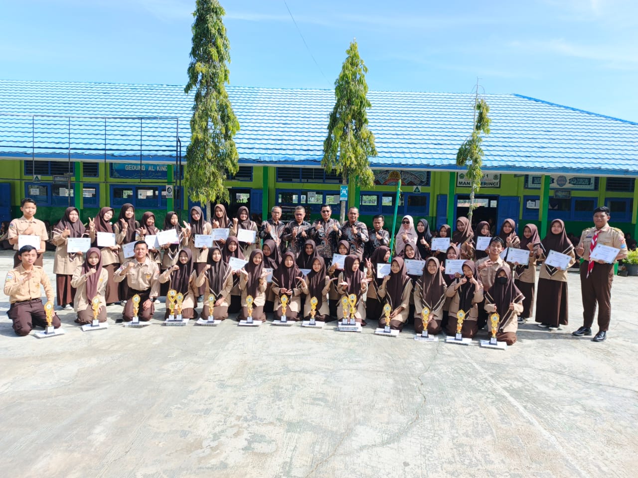 MAN 1 Kerinci Beri Penghargaan kepada Siswa Berprestasi peringkat kelas Tahun Ajaran 2024/2025