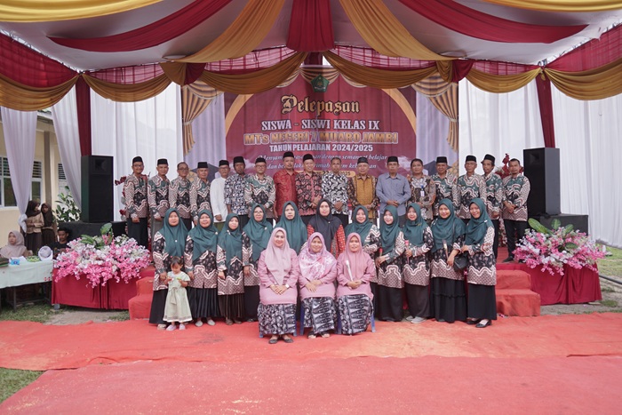 Mengharu Biru Perpisahan Kelas 9 MTsN 7 Muaro Jambi: Menyambut Masa Depan dengan Semangat Belajar dan Berakhlakul Karimah Mengharu Biru Perpisahan Kelas 9 MTsN 7 Muaro Jambi: Menyambut Masa Depan dengan Semangat Belajar dan Berakhlakul Karimah