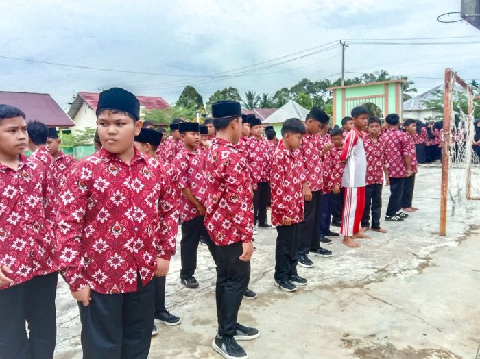 Pembina Pramuka MTsN 1 Bungo Beri Arahan dalam Seleksi Anggota Pramuka