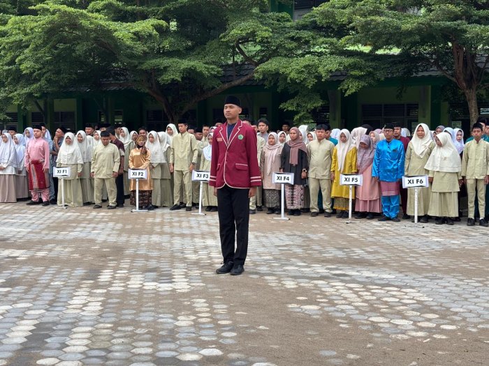 Upacara Bendera Awal Semester, Kepala MAN 2 Kota Jambi Ajak Siswa Upgrade Diri di Tahun 2026 Upacara Bendera Awal Semester, Kepala MAN 2 Kota Jambi Ajak Siswa Upgrade Diri di Tahun 2026