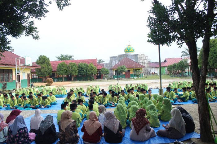 Perkuat Karakter Religius, MTsN 2 Bungo Gelar Rutinitas Muhadharah dan Tahfidz Quran Perkuat Karakter Religius, MTsN 2 Bungo Gelar Rutinitas Muhadharah dan Tahfidz Quran