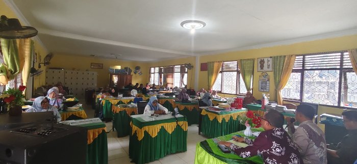 Gelar Rapat Persiapan KOMPAS dan OMi, Guru MTsN 2 Bungo Matangkan Rencana Kegiatan