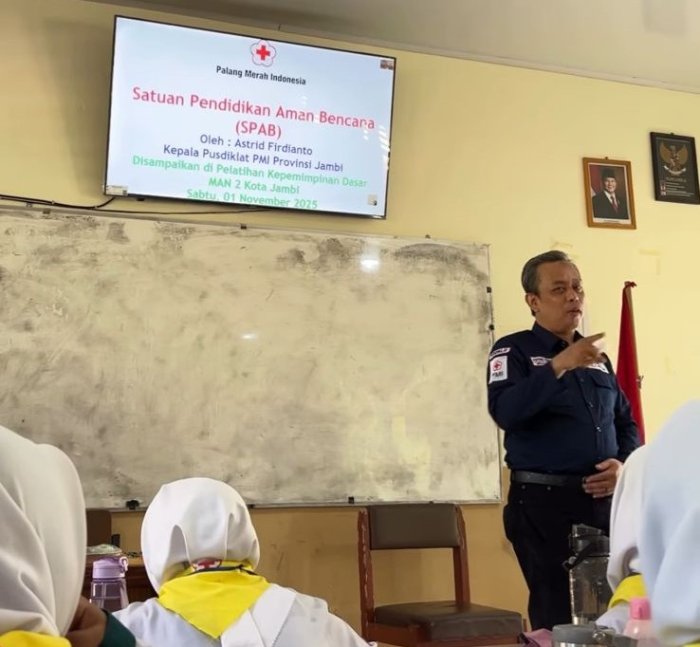 LDK PMR MAN 2 Kota Jambi Hadirkan Pemateri dari PMI Provinsi Jambi, Tekankan Pentingnya Satuan Pendidikan Aman Bencana LDK PMR MAN 2 Kota Jambi Hadirkan Pemateri dari PMI Provinsi Jambi, Tekankan Pentingnya Satuan Pendidikan Aman Bencana