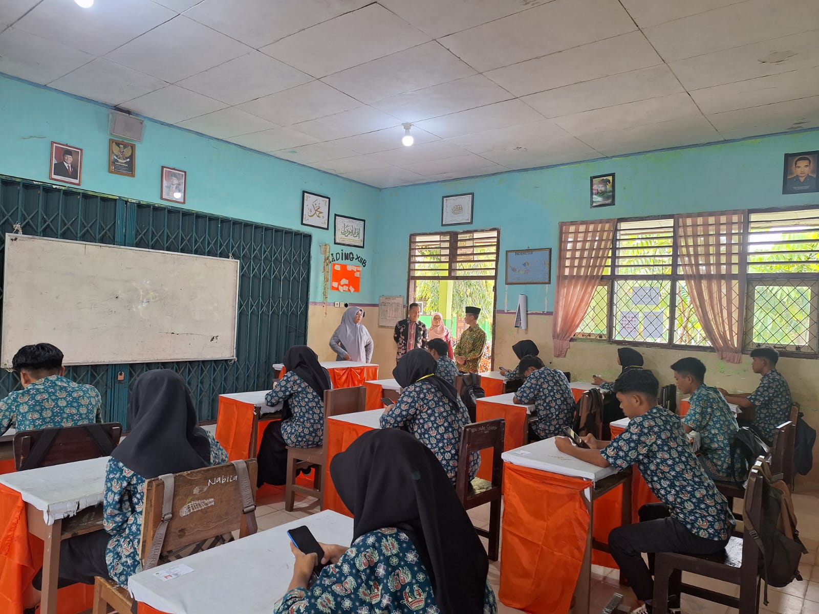 Kepala Kantor Kemenag Kabupaten Bungo Monitoring Ujian Madrasah Di MAN 2 Bungo Kepala Kantor Kemenag Kabupaten Bungo Monitoring Ujian Madrasah Di MAN 2 Bungo