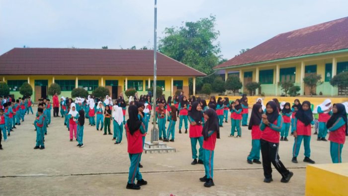 Belajar dari Tubuh Sendiri, Siswa MIN 4 Tebo Hitung Denyut Nadi Saat Senam