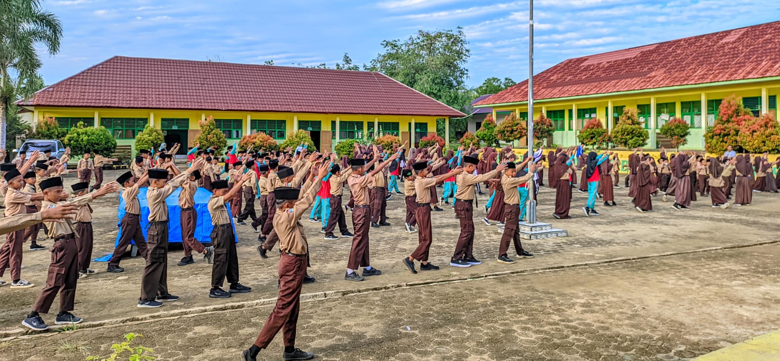 Pembiasaan Senam Setiap Sabtu Pagi di MIN 4 Tebo