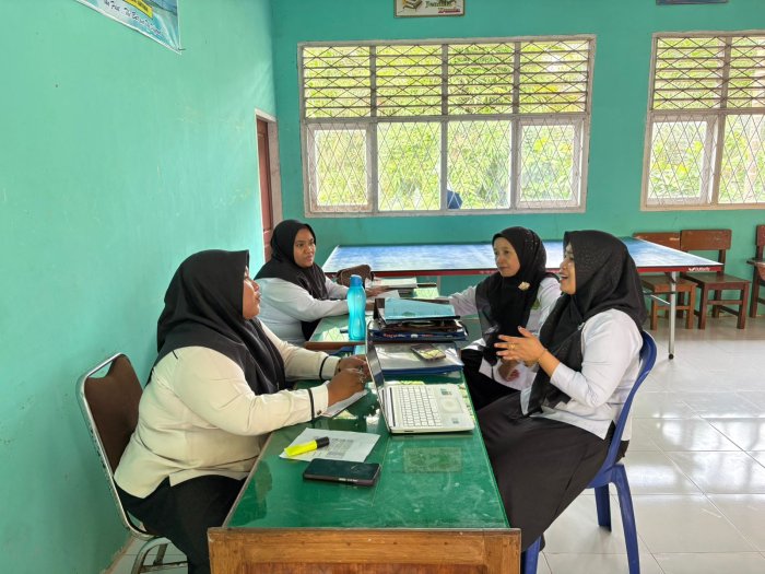 Sinergitas Kaur TU MTsN 1 Tebo dengan Kepala Perpustakaan Sinergitas Kaur TU MTsN 1 Tebo dengan Kepala Perpustakaan