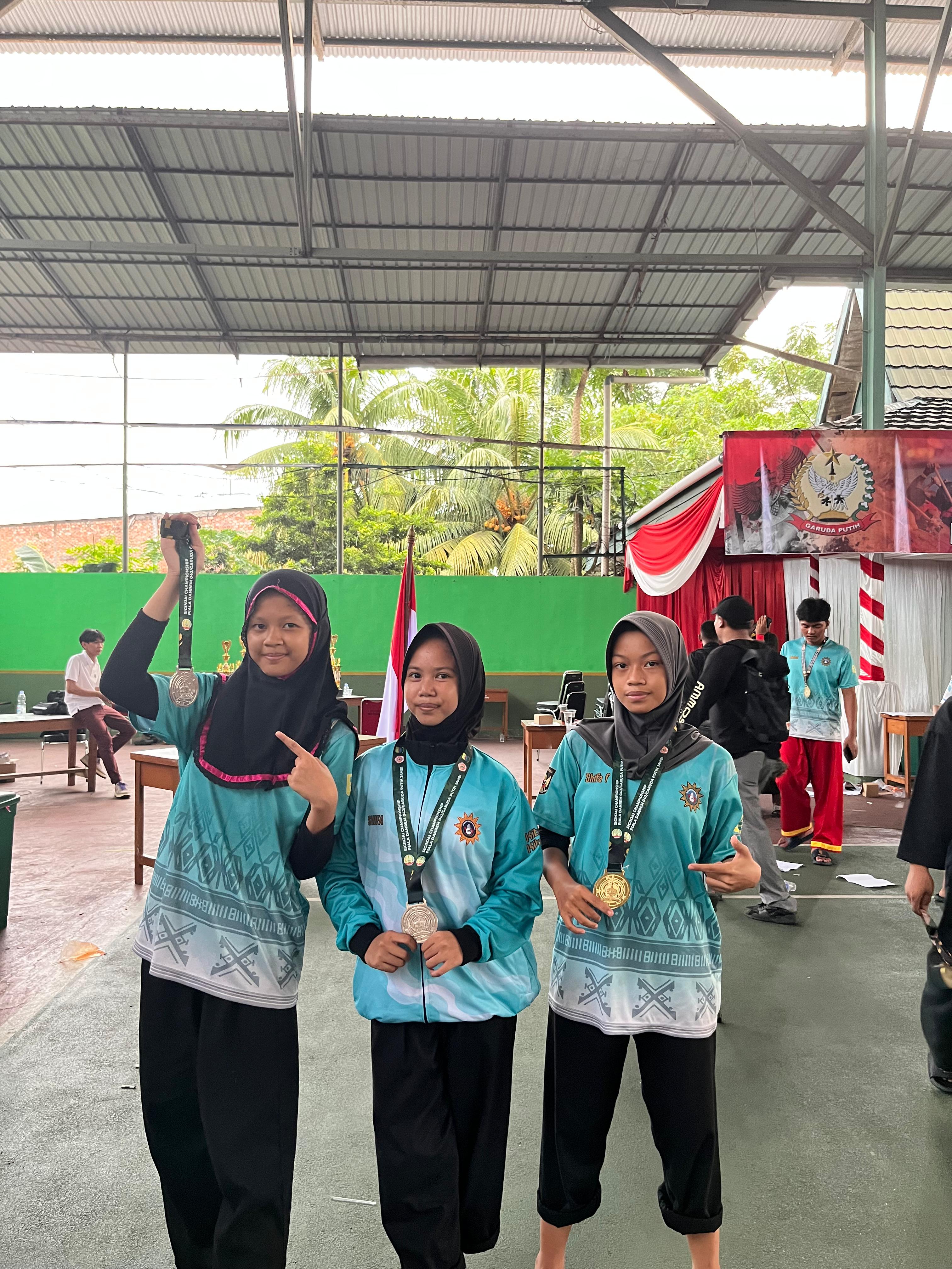 LAGI DAN LAGI SISWA MTsN 2 BUNGO RAIH MENDALI EMAS DAN PERAK LAGI DAN LAGI SISWA MTsN 2 BUNGO RAIH MENDALI EMAS DAN PERAK