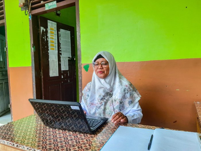 Guru Piket Jalankan Tugas dengan Penuh Tanggung Jawab, Gantikan Guru yang Berhalangan Hadir Guru Piket Jalankan Tugas dengan Penuh Tanggung Jawab, Gantikan Guru yang Berhalangan Hadir