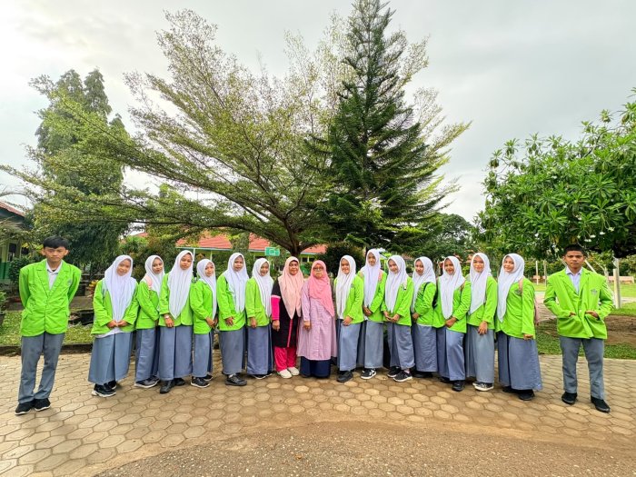 Siswa MAN 2 Bungo Tunjukkan Kreativitas di Ajang National Poster Competition 2026 Tingkat SMA/SMK/MA Sederajat Siswa MAN 2 Bungo Tunjukkan Kreativitas di Ajang National Poster Competition 2026 Tingkat SMA/SMK/MA Sederajat