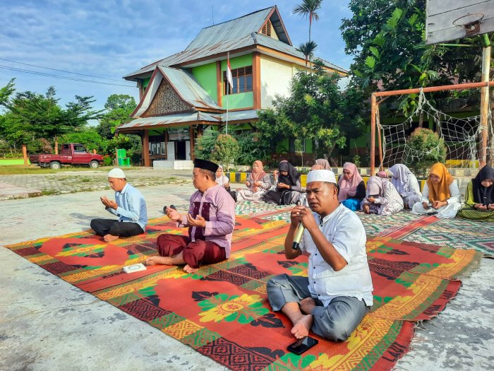 Kegiatan Wirid Yasin: Jantung Madrasah yang Menumbuhkan Karakter Peserta Didik di MTsN 1 Bungo Kegiatan Wirid Yasin: Jantung Madrasah yang Menumbuhkan Karakter Peserta Didik di MTsN 1 Bungo