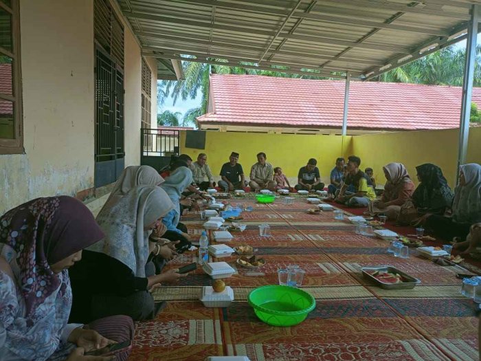 Ungkapan Rasa Syukur, MTsN 2 Bungo Gelar Makan Bersama Kelulusan PPPK Ungkapan Rasa Syukur, MTsN 2 Bungo Gelar Makan Bersama Kelulusan PPPK