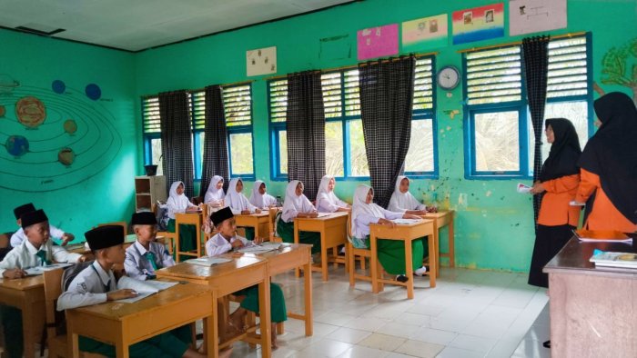 MIN 4 Tebo Dorong Siswa Lanjutkan Pendidikan, Sosialisasi dari Ponpes Diniyyah Al-Azhar Tambah Daftar Pilihan MIN 4 Tebo Dorong Siswa Lanjutkan Pendidikan, Sosialisasi dari Ponpes Diniyyah Al-Azhar Tambah Daftar Pilihan