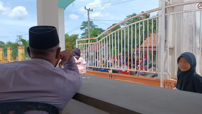 Keteraturan di Gerbang Ramah MIN 4 Tebo Keteraturan di Gerbang Ramah MIN 4 Tebo