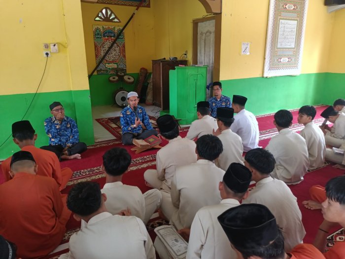 Kegiatan Rutin! Sholat Dhuha, Zikir dan Literasi Al Quran MAN 2 Kabupaten Tebo