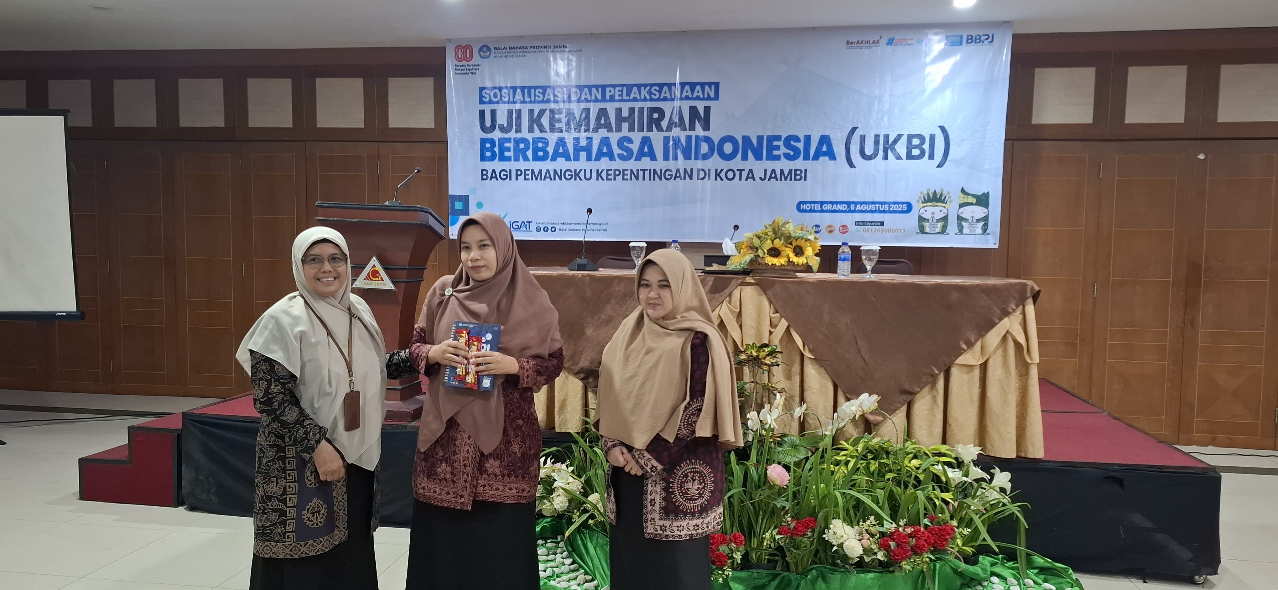 KEREN! GURU BAHASA INDONESIA MTS N 3 KOTA JAMBI, ANITA SAFITRI, S.PD. RAIH PERINGKAT II UKBI SE-KOTA JAMBI! KEREN! GURU BAHASA INDONESIA MTS N 3 KOTA JAMBI, ANITA SAFITRI, S.PD. RAIH PERINGKAT II UKBI SE-KOTA JAMBI!