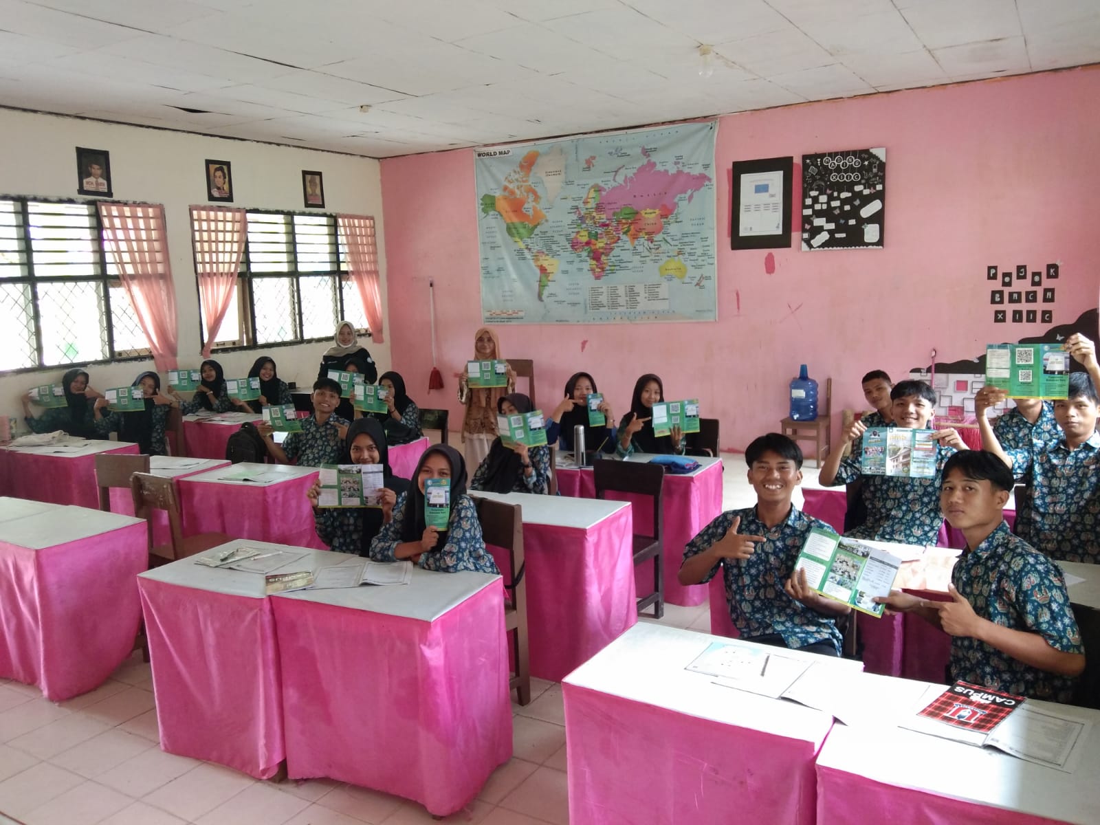 MAN 2 Bungo Terima Kunjungan Tim Sosialisasi Kampus Akbid Amanah Muara Bungo MAN 2 Bungo Terima Kunjungan Tim Sosialisasi Kampus Akbid Amanah Muara Bungo