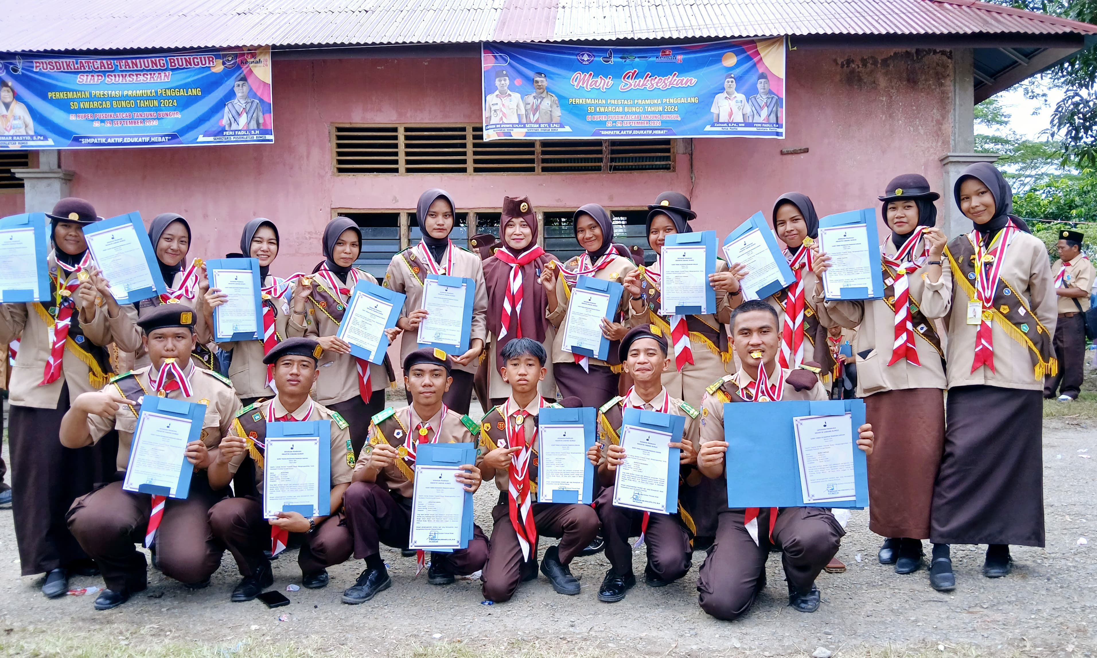 ALHAMDULILLAH ADA 18 SISWA MAN 2 BUNGO YANG DI LANTIK HARI INI OLEH BAPAK BUPATI DAN KWARCAB BUNGO. ALHAMDULILLAH ADA 18 SISWA MAN 2 BUNGO YANG DI LANTIK HARI INI OLEH BAPAK BUPATI DAN KWARCAB BUNGO.